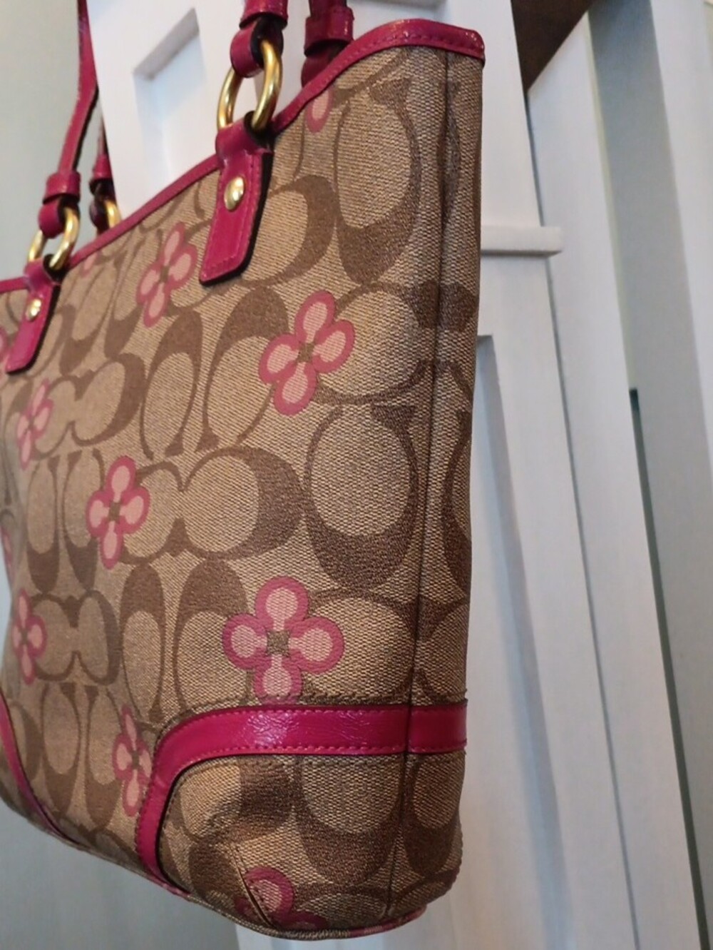 ^ Coach Peyton Signature Pink Clover Pocket Small Tote - Picture 7 of 16